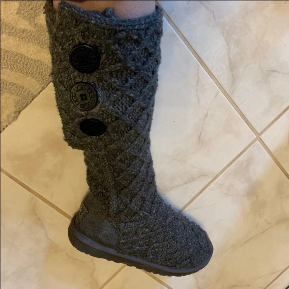 Ugg  boots sz 6 - Picture 3 of 12